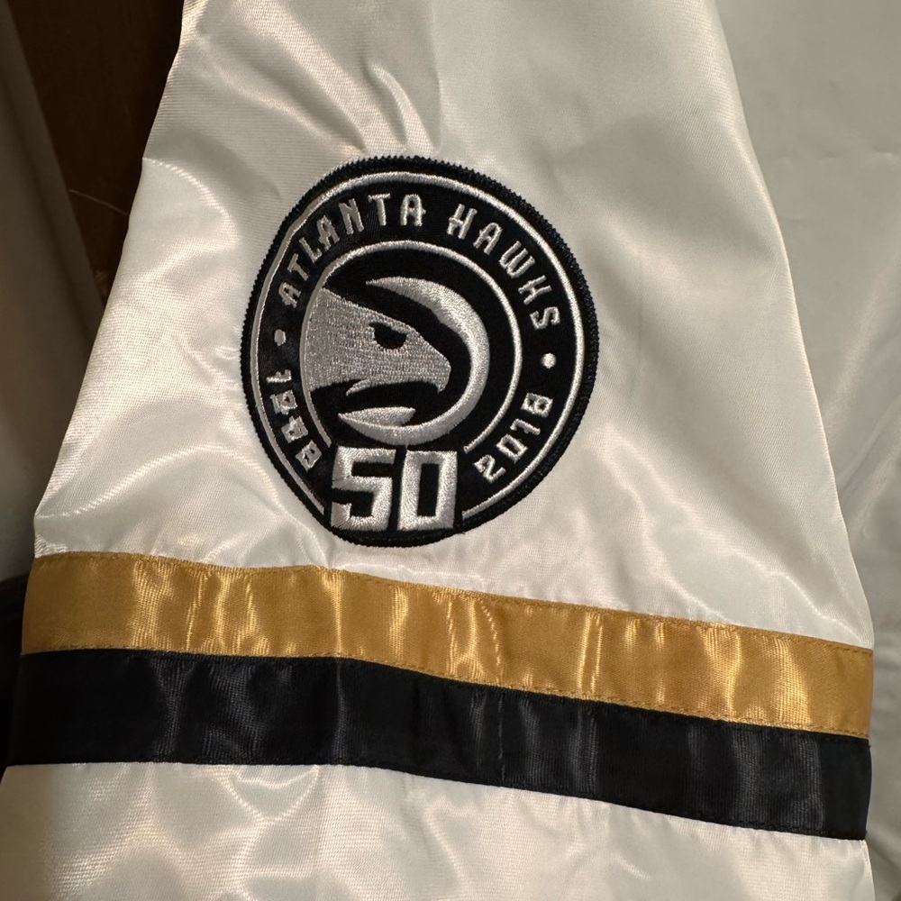 Black Label Atlanta Hawks Satin STARTER Bomber Jacket - Picture 3 of 7